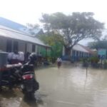 Langganan Banjir..!! Siswa SDN 101772 Tanjung Selamat Deli Serdang Telanjang Kaki ke Sekolah..!!