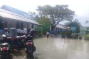 Langganan Banjir..!! Siswa SDN 101772 Tanjung Selamat Deli Serdang Telanjang Kaki ke Sekolah..!!