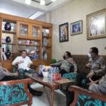 Canda Tawa Penuh Keakraban Warnai Kunjungan Kapoldasu ke Rumah Ketua PWI Sumut..!!