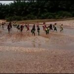 Ngeri Kali Pemkab Langkat Ini, Jembatan Putus pun “Dibiari”..!! Anak SD Bertaruh Nyawa Demi Cita-cita..!!