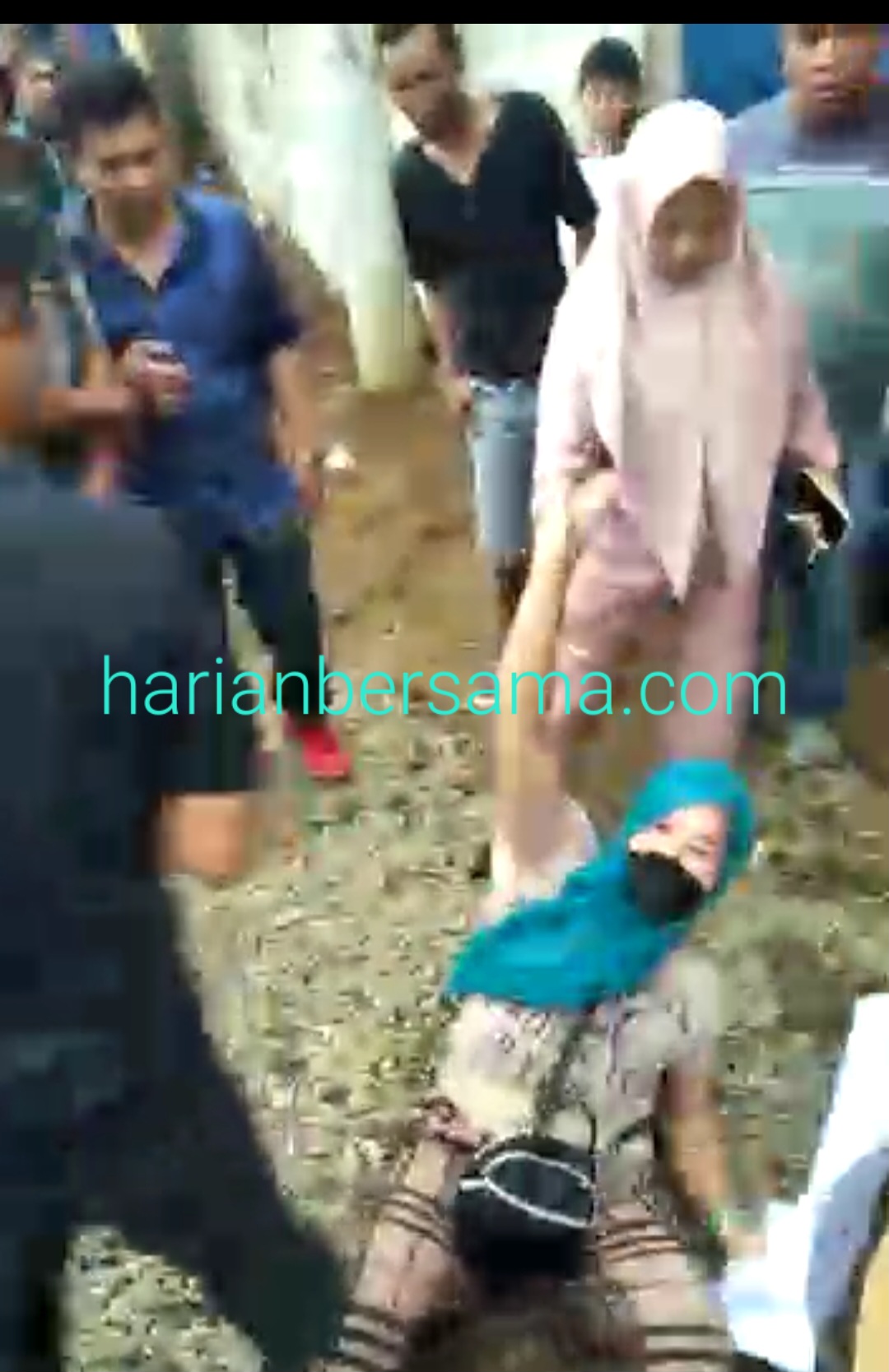 Gawat Laee..!! Tanjung Morawa Memanas, Ibu-ibu Ditendang Preman..!! Bupati DS Dituding Kecolongan Terbitkan HGB dan IMB di Tanah Sengketa..!!