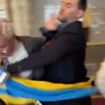 Seru Kali Coii..!! Bakk..Bukkk…!! Gak Puas Negaranya Adu Peluru, Delegasi Rusia dan Ukraina Baku Hantam..!!
