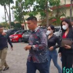 Bencong Ngaku Diperas Oknum Polisi..!! Pamen Polda Sumut Bertindak Mirip Preman, Rumah Korban Didatangi, Digedor-gedor..!!