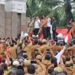 Bagus-bagus Kelen Kerja Yaa..!! Kades, Perangkat Desa dan BPD akan Mendapat Uang Pensiun..!!