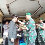 Sepasukan TNI Datangi Mapolsek Sibiru-biru..!! Dikira “Bentrok” Rupanya Ucapkan Selamat Ulang Tahun..!!