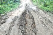Baru Seminggu Digunakan, Jalan Antar Kecamatan di Deli Serdang Hancur..!!