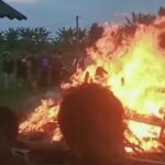 Ngerii..!! Warga Deli Serdang Marah, Warung Tuak Terduga Tempat “Berkembang Biak” Dibakar..!!