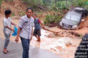 Awass…Curah Hujan Tinggi di Sumut..!! Dua Mobil Tertimbun Longsor di Tapanuli Utara..!!