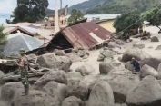 Duka dari Tepian Danau Toba..!! Ngerii…Banjir Bandang Datang, Batu Sebesar Becak Menerjang, 12 Orang Hilang..!!
