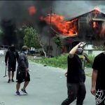 Udah Hebat Kau Yaa…Dar…Derr…Dorrr..!! Dua Kelompok Adu Pelor, 13 Tewas Suasana Hororr..!!