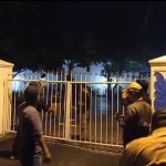 Hiii…Seraamm..!! Kas Pemkab Kosong, Rumah Dinas Bupati Deli Serdang Didemo Pemborong Tengah Malam..!!