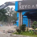 Dari Dulu Kemana Ajaa..?? Tak Berizin, Satpol PP Pemkab Deli Serdang Hancurkan Diskotek Key Garden..!!