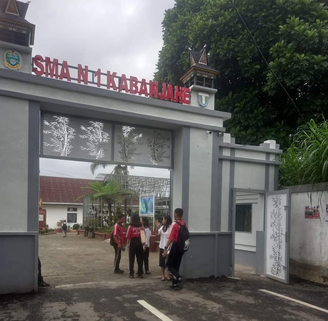 Heboh “Penjahat Kelamin”..!! Oknum Guru SMAN 1 Kabanjahe Terduga Kirim Link Porno ke Siswinya..!!