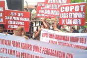 Diwarnai Aksi Demo..!! Dugaan Korupsi Kadis Perindag Deli Serdang Dibawa ke Kejari..!!