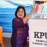 Sapa Masyarakat Pemilih..!! Bupati Karo Nyoblos di TPS Gung Leto..!!