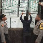 Polsek Simpang Empat Karo Memang Paten Pall..!! Sidang Pleno PPK Tengah Malam, Polisi Kawal Ketat Pergerakan Kotak Suara..!!