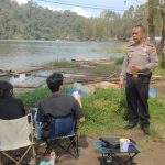 Mantul Abis Coyy..!! Tebar Nomor HP di Danau Lau Kawar, Kapolsek Simpang Empat Karo Minta Wisatawan Lapor Bila Ada Gangguan..!!