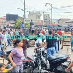 Jalan Diblokir..!! Ratusan Massa Demo Mapolsek Pancur Batu, Pengguna Jalan Terganggu..!!