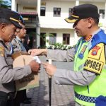 Terima Kasih Komandann..!! Bagikan Paket Lebaran ke Anggota, Kapolres Karo: Pererat Silaturahmi, Tingkatkan Soliditas dalam Bertugas..!!