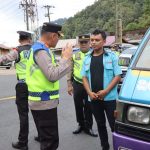 Jangan Narkoboy Kelen Ya Pak Supir..!! Polres Karo Tes Urine Supir Bus Secara Acak, 10 Orang Negatif..!!