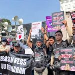 Gaspol Kawann..!! Jurnalis Demo DPR: Kebebasan Pers “Disunat”, Tolak Revisi RUU Penyiaran..!!