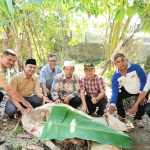 Terima Kasih Ketuaa..!! PWI Deli Serdang Bagikan Daging Kurban kepada Anggota dan Masyarakat..!!