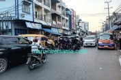 Dekat Mapolsek Deli Tua tapi Polisi tak Ada..!! Mantan Gubernur Sumut Terjebak Macet, Angkot Bebas Parkir di Tikungan Jalan..!!