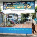 “Musang” Berbulu “Domba” di SMPN 4 Percut Sei Tuan Deli Serdang: Mengakali Aturan untuk Meraup Keuntungan, Kasek Tentukan Tempat Beli Pakaian Sekolah..!!