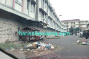 Hiii..!! Pasar Tradisional Deli Tua Mirip “Rumah Hantu”, Sampah di Mana-mana, Terminal Kosong..!!