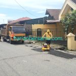 Terima Kasih Pak Kadis SDABMBK Deli Serdang..!! Warga Deli Tua Gembira, Jalan Berlubang Ditambal Jadi Rata: Kek Gini Baru Pejabat Paten Broo..!!
