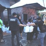 Terima Kasih Pak Poll..!! Disalurkan Kapolsek, Kapolrestabes Medan Bantu 2000 Nasi Kotak untuk Korban Banjir Patumbak..!!