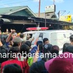 Tewas Dibantai Tentara..!! Mayat Raden Barus Dibawa Ratusan Warga ke Batalyon Armed 2/105 Kilap Sumagan..!!