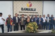 Datangi Bawaslu..!! Tim Hukum Cabup Deli Serdang No 3 Desak Dilakukan Pemungutan Suara Ulang di 1.923 TPS karena Dampak Bencana Alam..!!