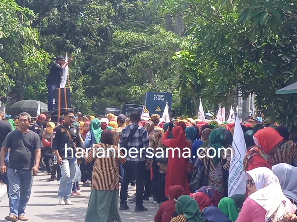 Setelah Didemo, Pelanggaran Pilkada Dilimpahkan ke Gakumdu..!! Praduga Keterlibatan Bawaslu Deli Serdang Dukung Salah Satu Calon Bupati Makin Kentara..!!