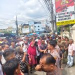 Mantap Pak Poll..!! Warga Demo Minta Tangguhkan Penahanan, Kapolsek Deli Tua Tegaskan Sudah Bekerja Profesional dan Berkeadilan..!!