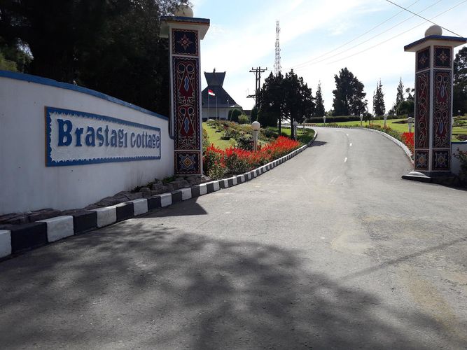 Ngerii..!! Ratusan Kasek SD dan SMP Deli Serdang Digiring ke Hotel “Tambunan” Berastagi Cottage..!! Johannes Sitompul : Suka Hati Kamilah..!!