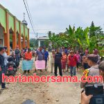 Mirip Jokowi..!! Warga Demo, Kades Mbaruai Deli Serdang Angkat Anak Jadi Perangkat Desa dan Digaji Walau Tanpa SK..!!