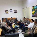 Jadi Haru Broo..!! Silaturahmi ke Bank Sumut Syariah, Waka Polres Tebing Tinggi Bertemu Gurunya Saat di Pesantren..!!