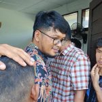 Tangisan Pilu Balita Lihat Orang Tuanya Dipukuli Preman..!! Mamakk…Bapakkk…Pakk…Pukkk…Preman Pancur Batu Josniko Tarigan Hajar Pasutri Pakai Batu..!!