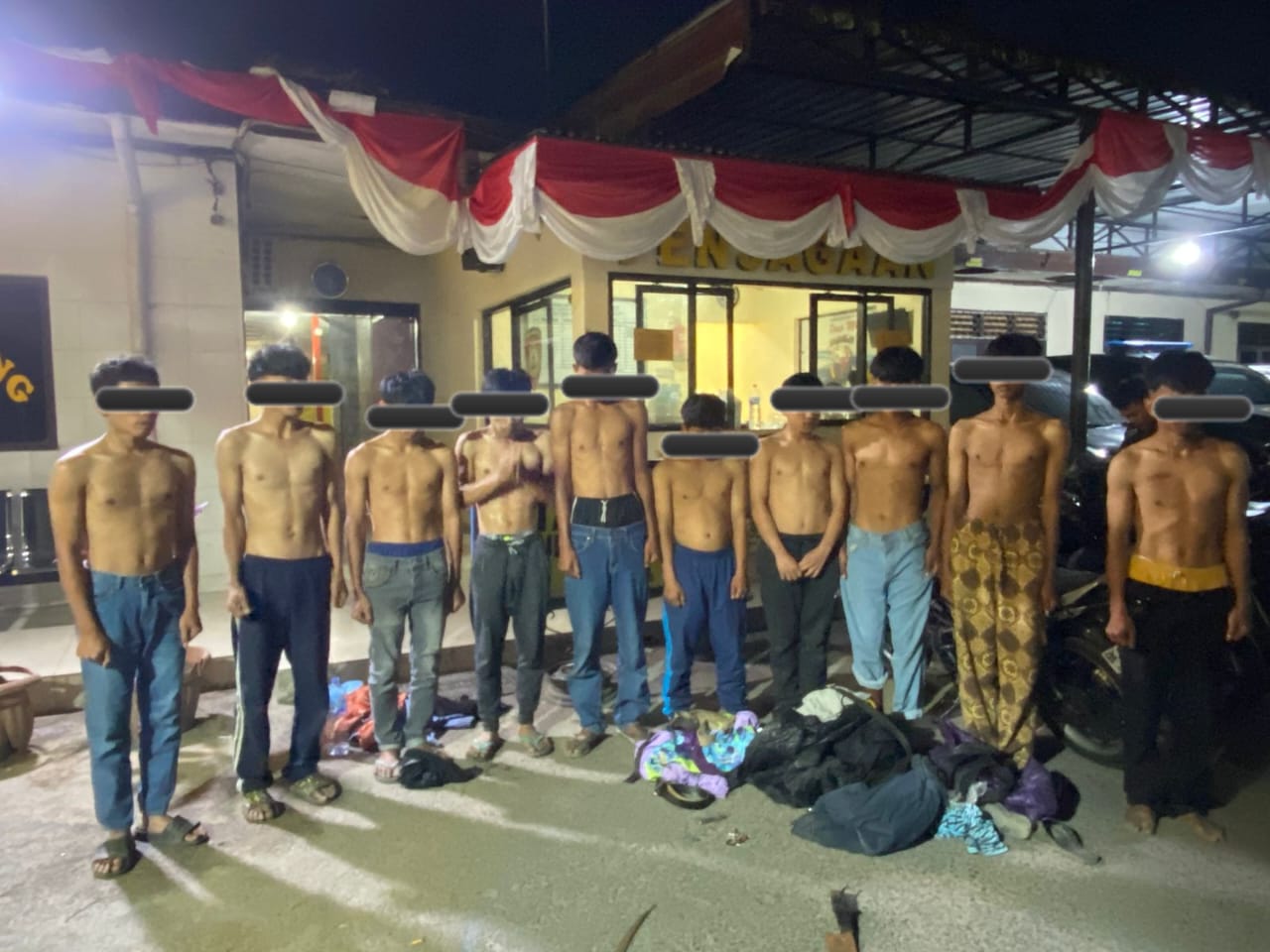 Resahkan Warga..!! 10 Begundal Sok Hebat Ditangkap Polres Tanah Karo Saat Tawuran, Celurit dan Gergaji Diamankan..!!