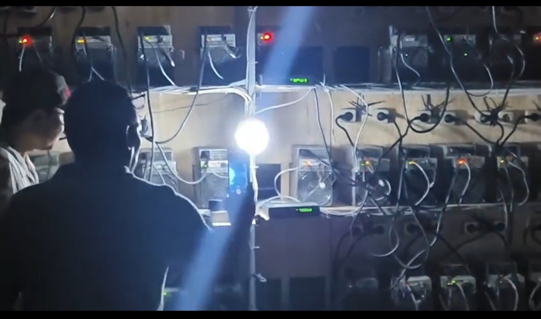 Polrestabes Medan dan Polda Sumut Entah di Mana..?? Warga Gerebek Ruko Tambang Bitcoin Curi Arus Listrik, Negara Dirugikan..!!