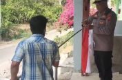 Mantap Pak Poll..!! Ajak Kibarkan Bendera Merah Putih, Kapolsek Juhar Karo Turun ke Jalan Datangi Rumah Warga..!!