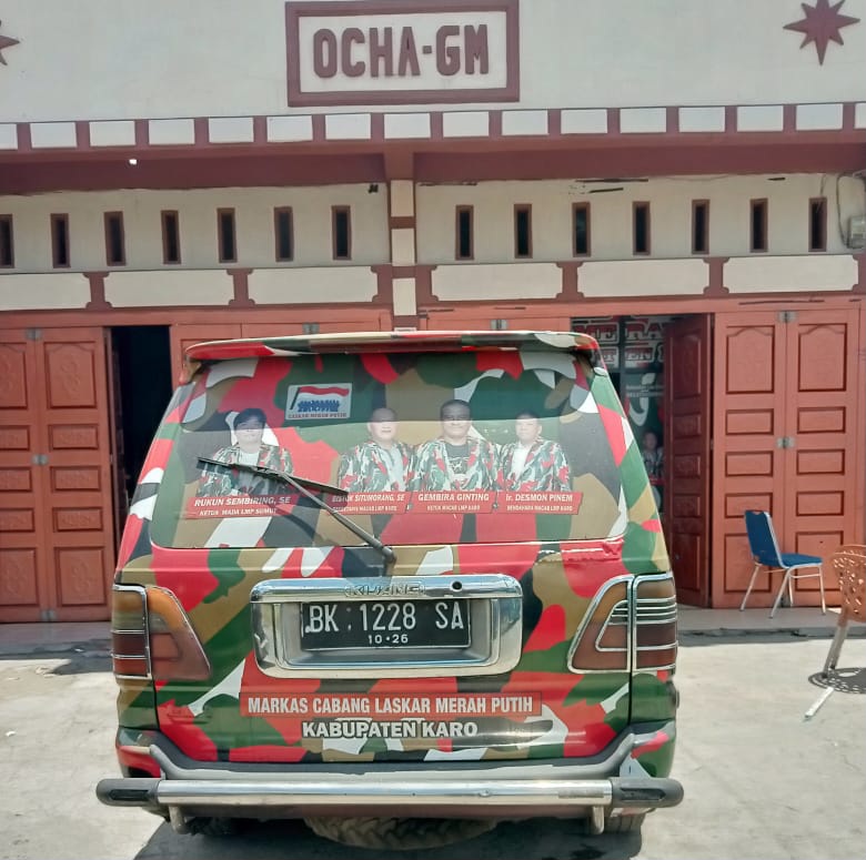 Ngerii..!! Belasan OTK Obrak Abrik Markas LMP Kabanjahe Karo, Mobil Dirusak, Satu Orang Luka Dibacok..!!