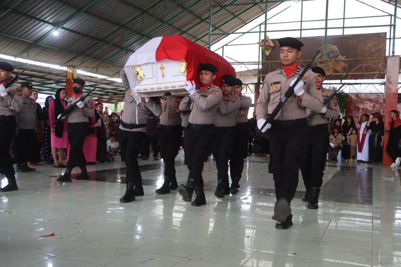 Selamat Jalan Pak Poll..!! Polres Tanah Karo Berduka, Wakapolres Pimpin Pemakaman Aiptu Antoni Ginting..!!