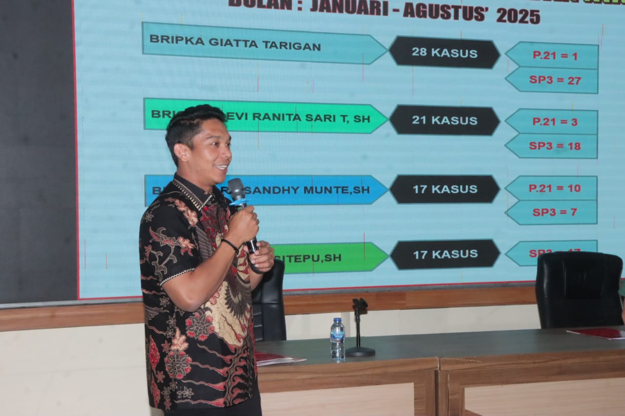 Selamat Yaa..!! Pimpin Anev, Kasat Reskrim Polres Tanah Karo Berikan Reward kepada Penyidik Berprestasi..!!