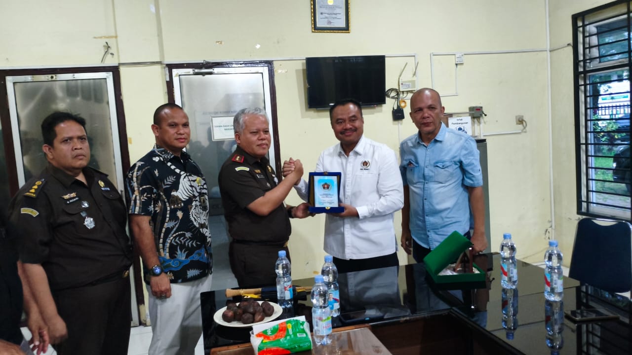 Silaturahmi ke PWI Sumut..!! Kajatisu Harli Siregar: Jaksa Jangan Cawe-Cawe Proyek dan Main Dana Desa..!!