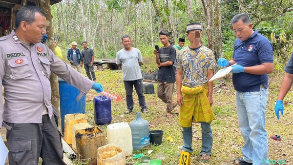 Kejamm..!! Bocil Tewas Dibantai Ayah Tiri, Berulang Kali Dibanting ke Tanah Lalu Kepalanya Dihantam Pakai Kayu..!!