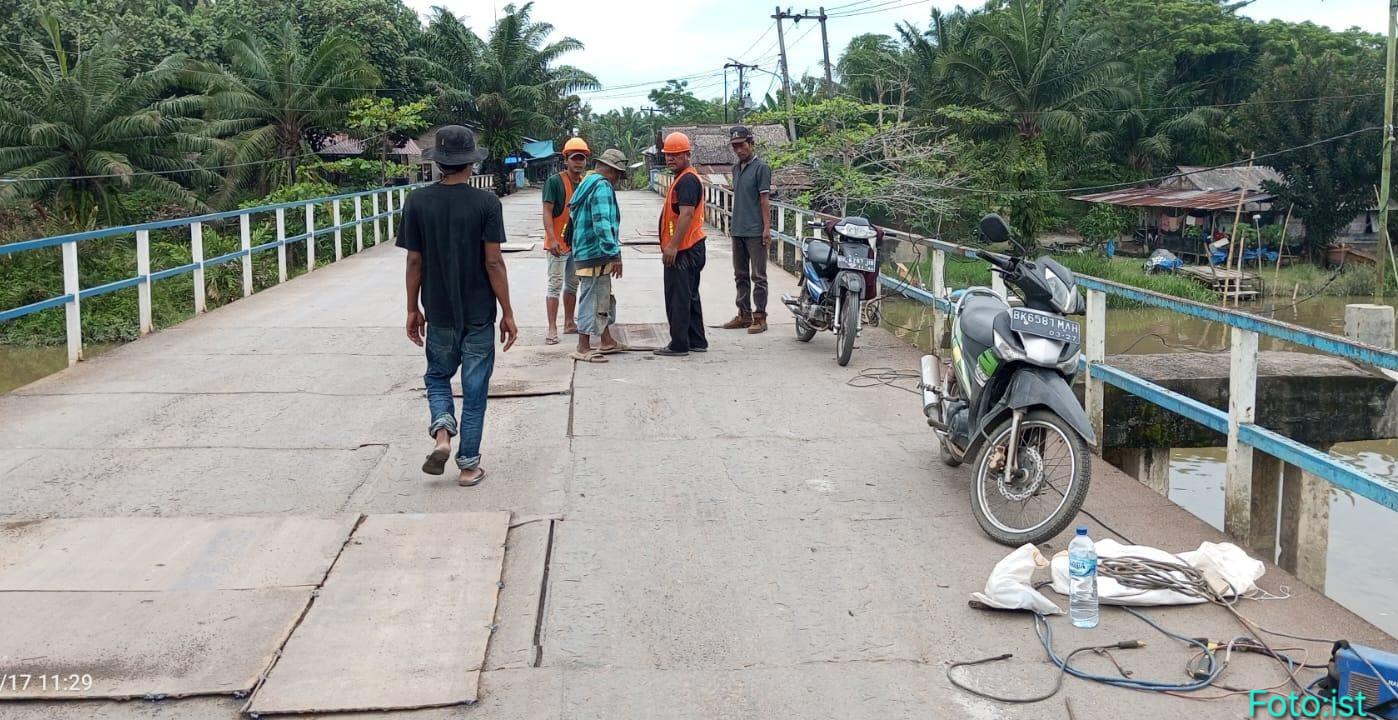 Cegah Rakyat Jadi Korban..!! Dinas SDA BMBK Deli Serdang Gercep Rehab Jembatan, Warga: Terima Kasih Pak Bupati dan Pak Kadis, Anda Layak Dapat Jempol..!!