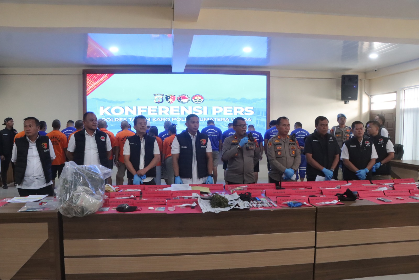 Jangan Tanya Kenapa..!! Polres Tanah Karo Pamer di Konpers: Ganja dan Ekstasi Ditangkapi, Sabu-sabu “Dibiari”..!!