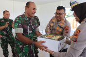 HUT ke 80 TNI..!! Polres Tanah Karo Bawa Kue Sambangi Kodim 0205 TK dan Yonif 125 Simbisa..!!